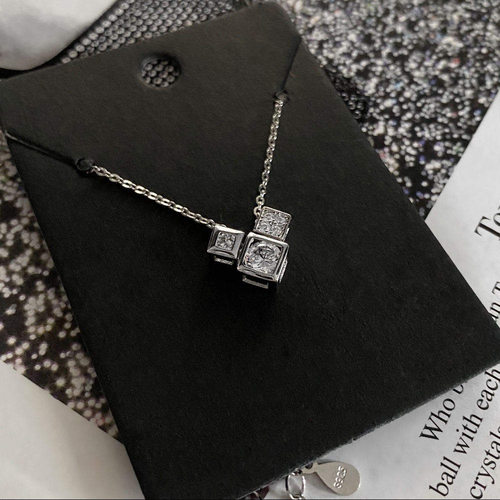 Theory Mod Elegant 925 Silver Necklace. 3-stone Necklace. NWT.